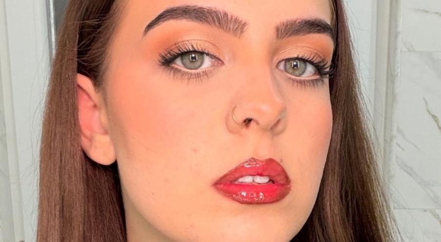 Holiday Copper Glow: Warm & Radiant Party Makeup Look Holiday Copper Glow: Warm & Radiant Party Makeup Look